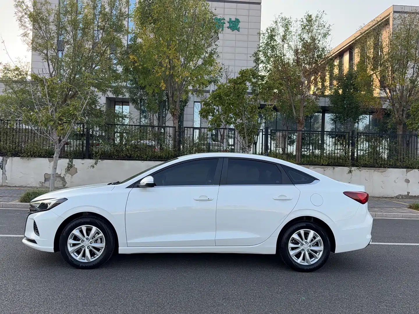 Photo 7 - Changan Eado