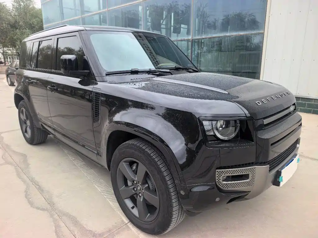 Photo 3 - Land Rover Defender