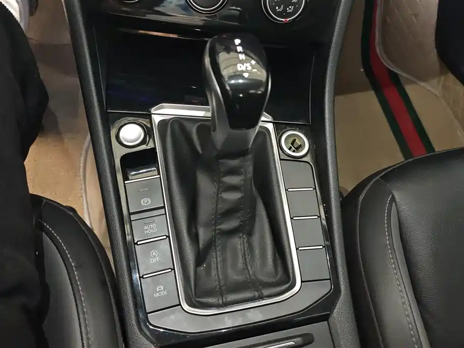 Volkswagen Sagitar 2021 280TSI DSG 30th Anniversary Edition фото 16