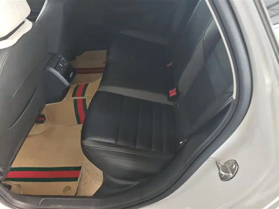 Volkswagen Sagitar 2021 280TSI DSG 30th Anniversary Edition фото 11