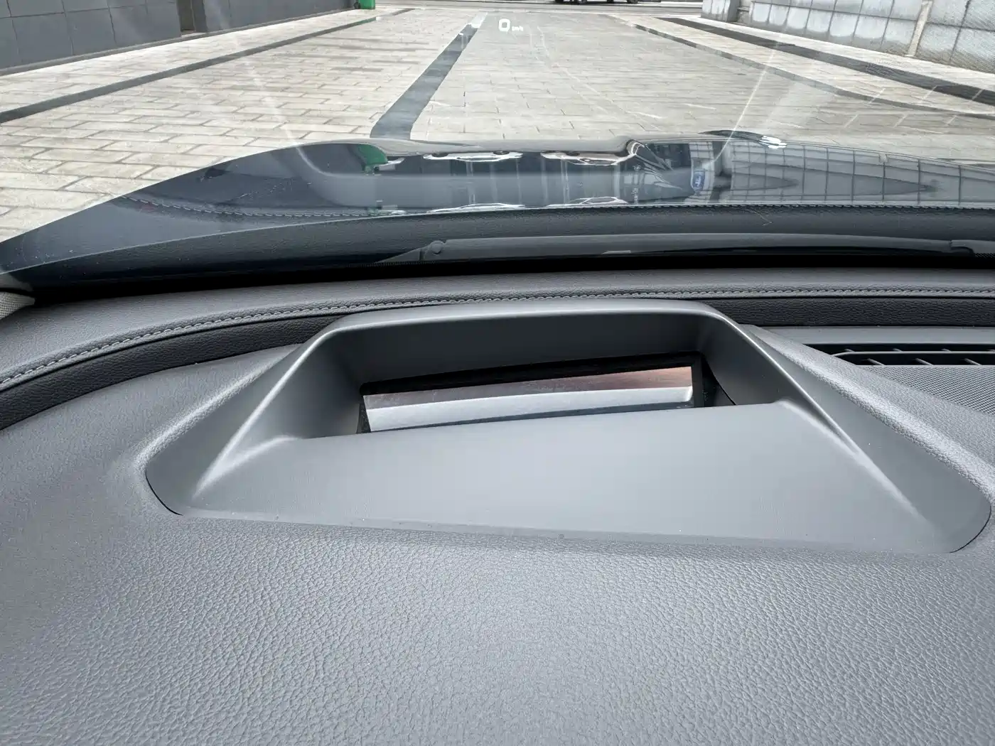 Hongqi H5 2024 2.0T Automatic Smart Connect Flag Leader Edition фото 36