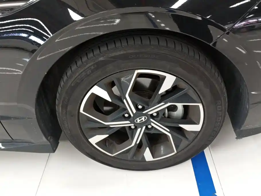 Photo 6 - Hyundai Sonata