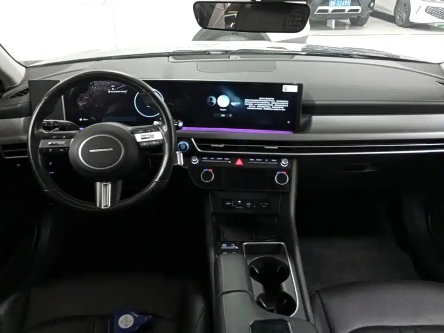 Photo 12 - Hyundai Sonata