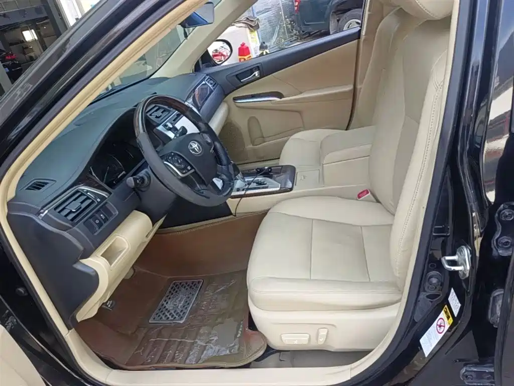 Toyota Camry 2015 2.5G Luxury Navigation Edition фото 15