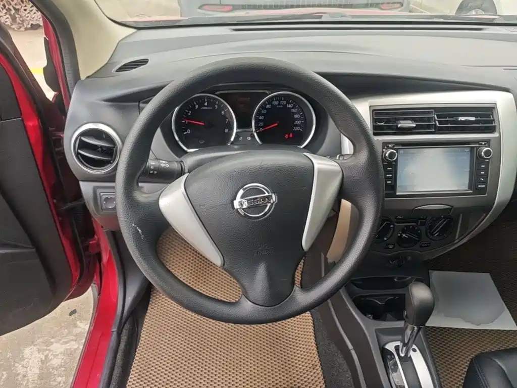 Nissan Livina 2015 2013 Sporty 1.6XV CVT Luxury