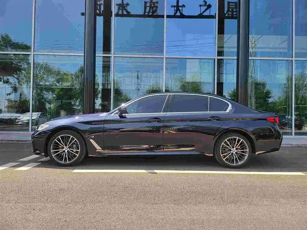 BMW 5 Series 2022 Model Second Facelift 530Li Leading M Sport Package фото 3