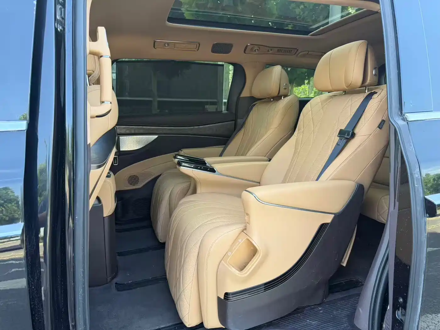 Denza D9 2025 DM-i Smart Drive Edition 1020 AWD Luxury фото 8