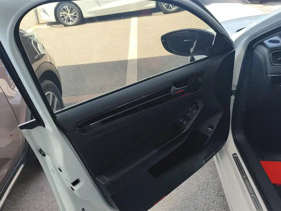 Volkswagen Sagitar 2018 280TSI DSG Luxury фото 7