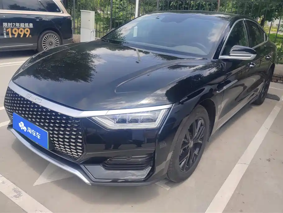 BYD e9 2025 Base Model