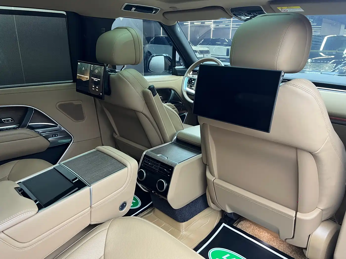 Land Rover Range Rover 2024 3.0 L6 400PS Genesis Extended фото 10