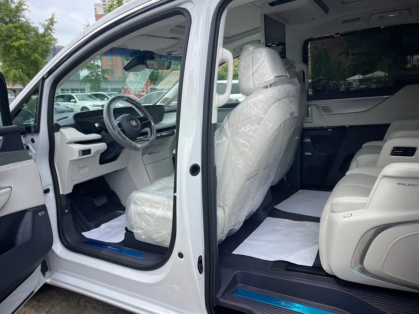 Buick GL8 2026 Luzun Luxury Edition фото 11