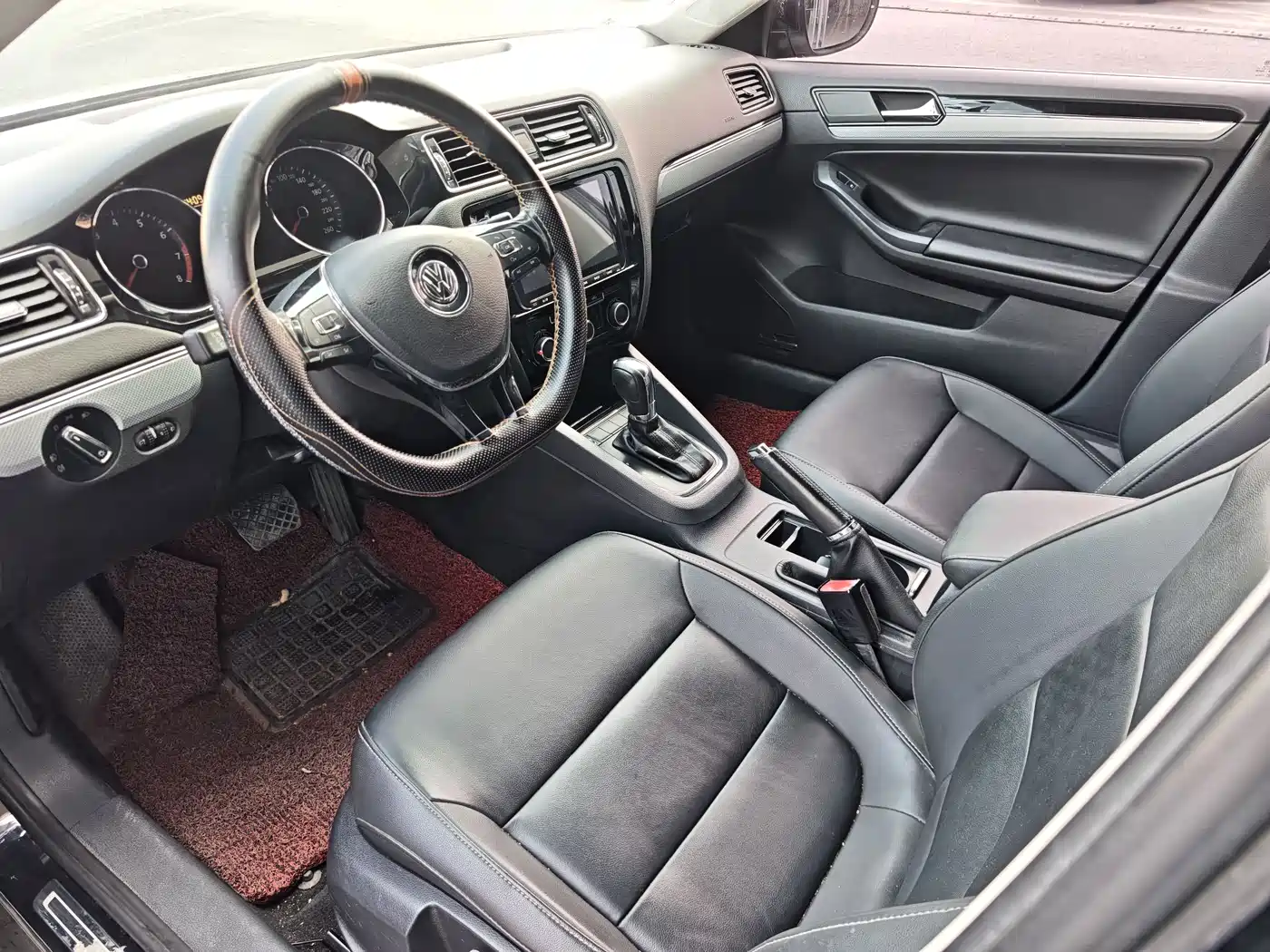 Volkswagen Sagitar 2017 1.6L Automatic Comfort фото 3