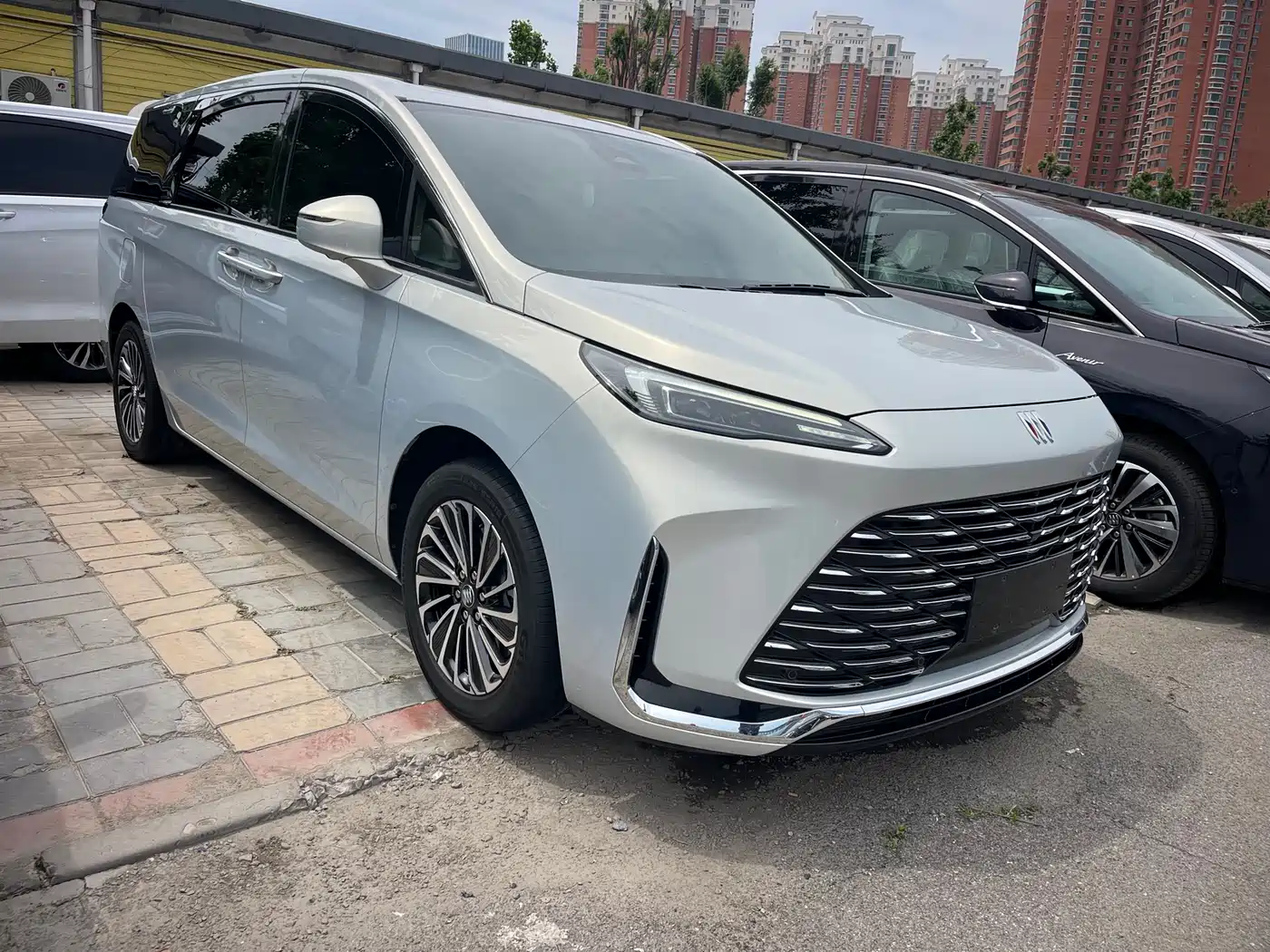 Buick GL8 New Energy 2025 Land Honor Premium Edition 7-Seater фото 17