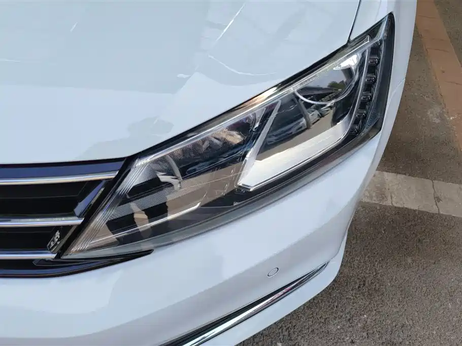 Volkswagen Sagitar 2018 280TSI DSG Luxury фото 5