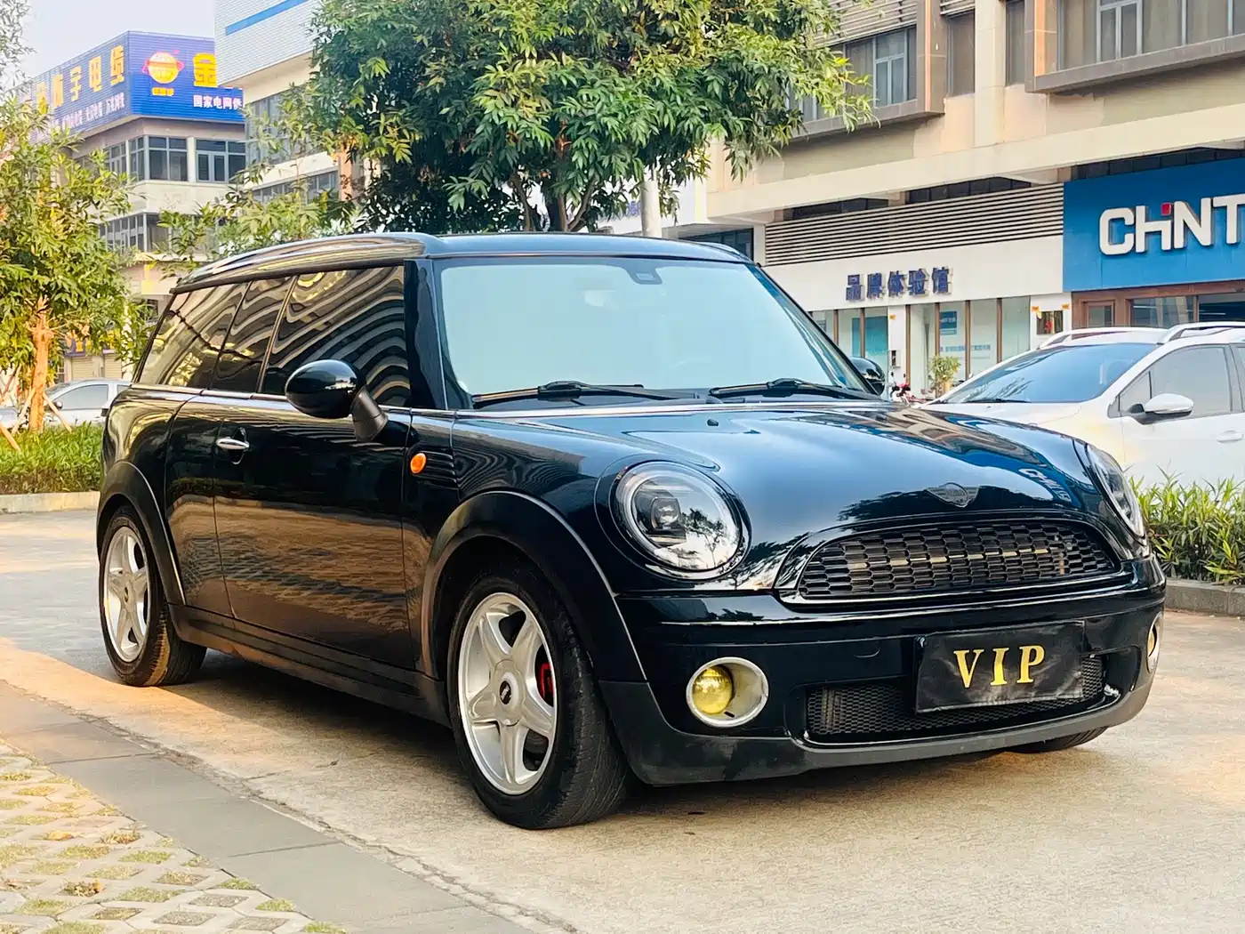 Photo 2 - MINI CLUBMAN