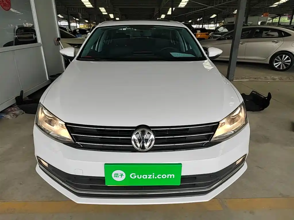 Volkswagen Sagitar 2017 1.6L Automatic Comfort фото 3