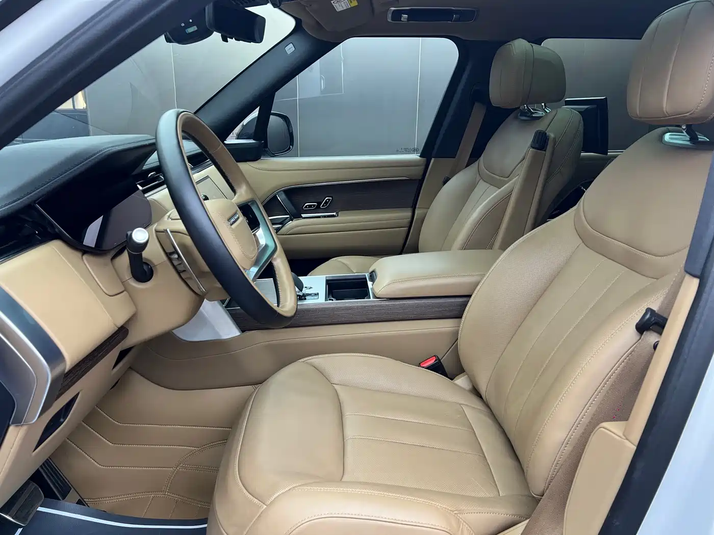 Land Rover Range Rover 2024 3.0 L6 400PS Genesis Extended фото 5