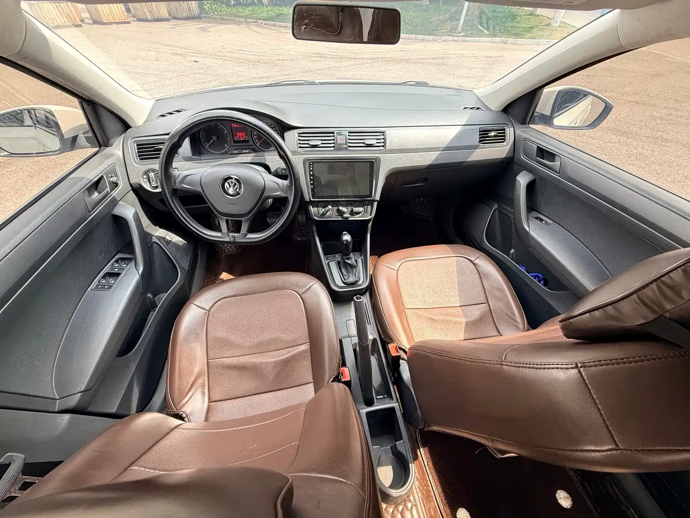 VOLKSWAGEN SANTANA