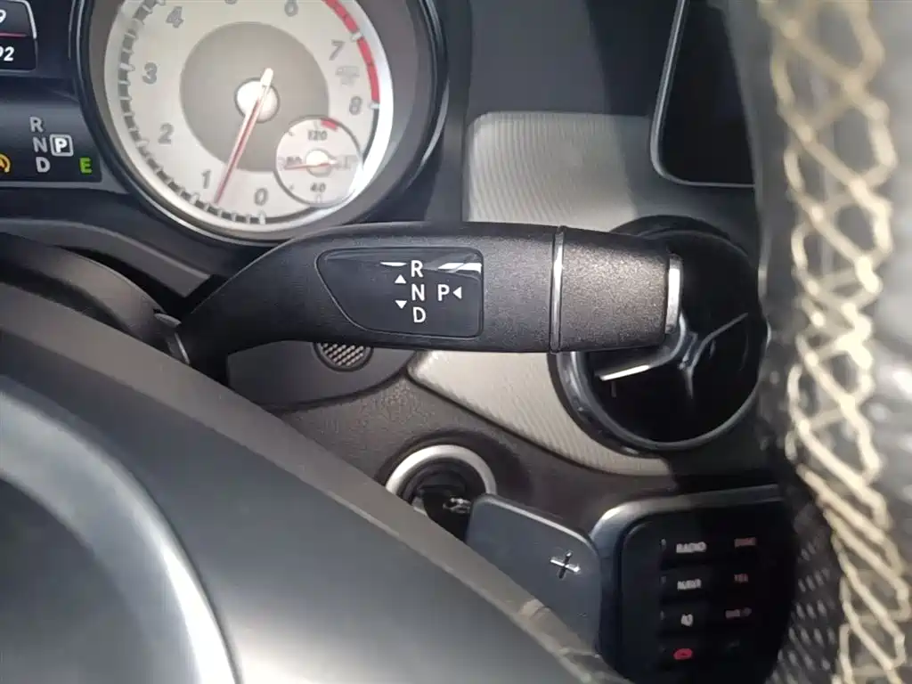 Mercedes-Benz GLA 2015 GLA 200 Dynamic фото 14