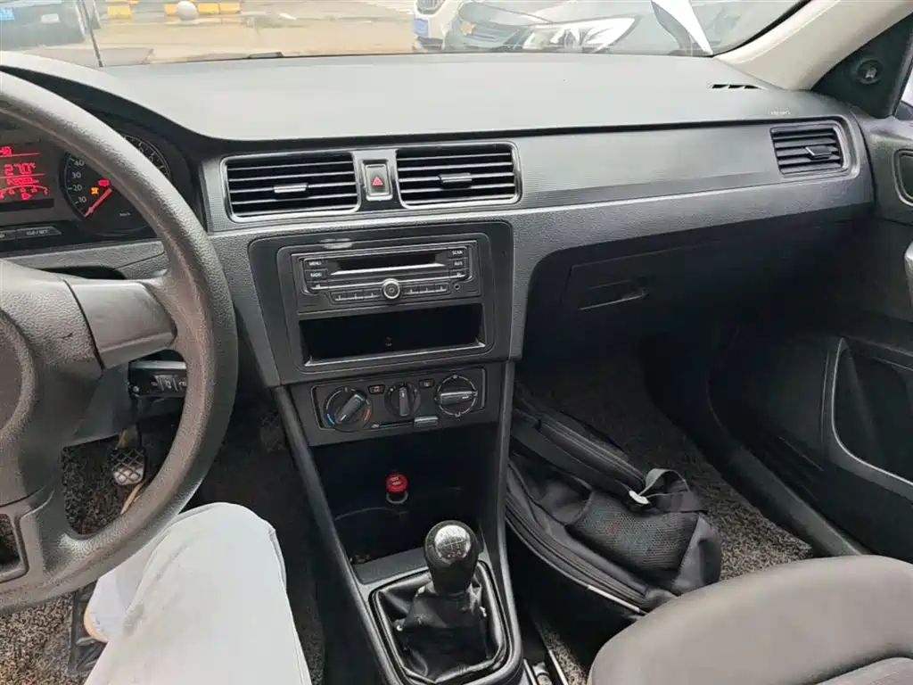 Volkswagen Santana 2015 1.4L Manual Trend Edition фото 13