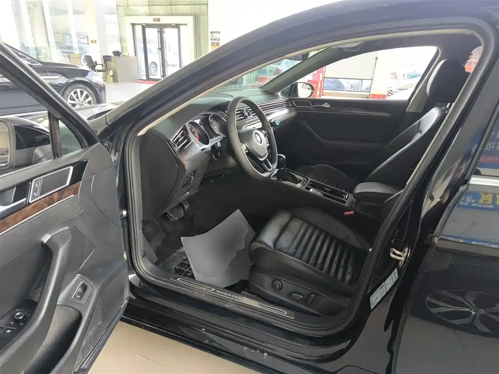 Volkswagen Magotan 2019 330TSI DSG Luxury Class China VI фото 12