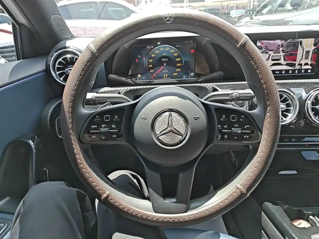 Mercedes-Benz A-Class 2022 A 180 L фото 11