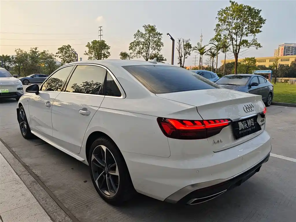 Audi A4L 2020 40 TFSI Fashion Dynamic Edition фото 3