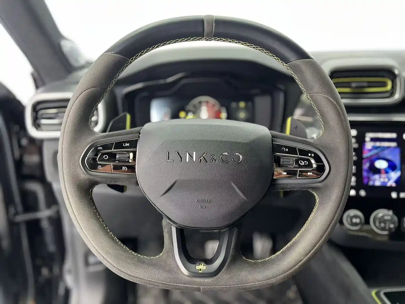 Lynk & Co 03 2022 03+ 2.0TD Auto Performance Package фото 12