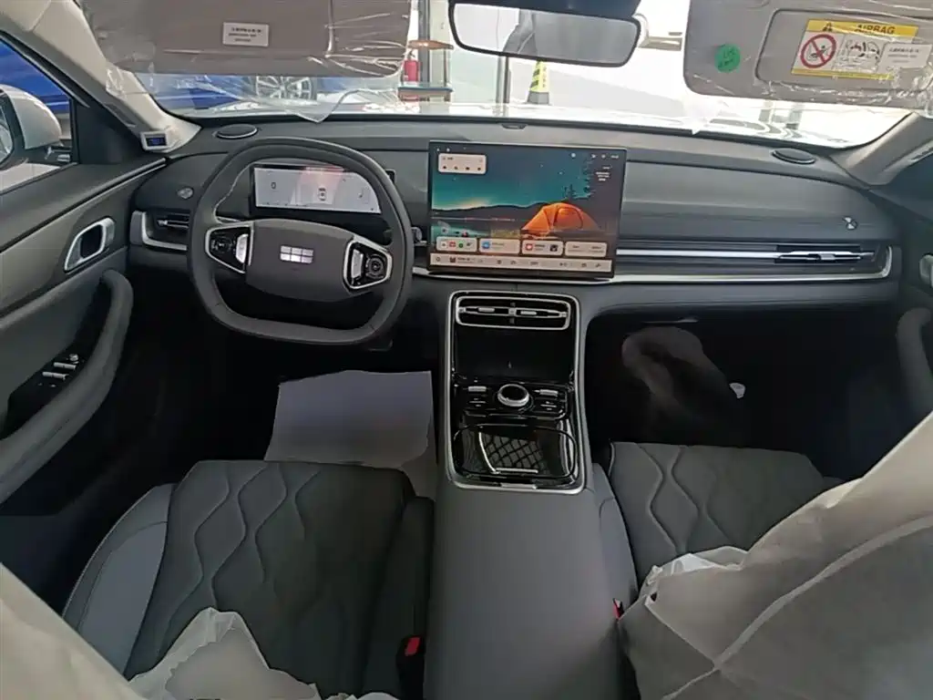 Geely Galaxy Galaxy A7 2025 EM-i 70km Voyage Edition фото 10