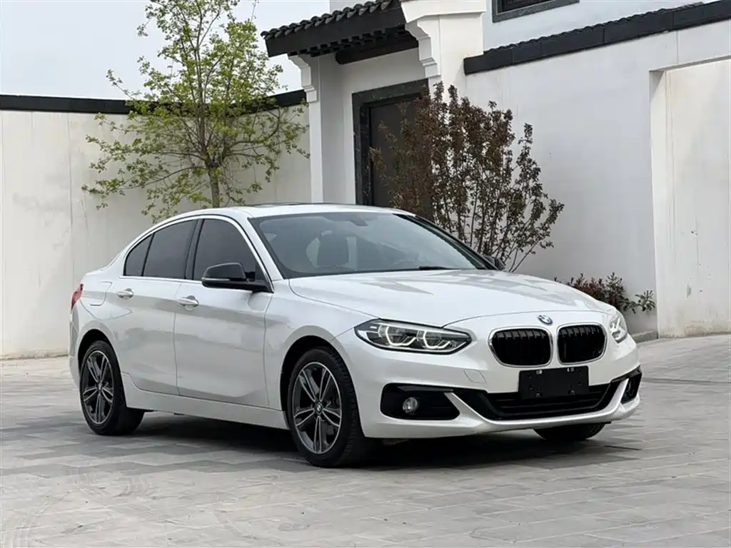 BMW 1 Series 2018 Facelift 118i Sport фото 24