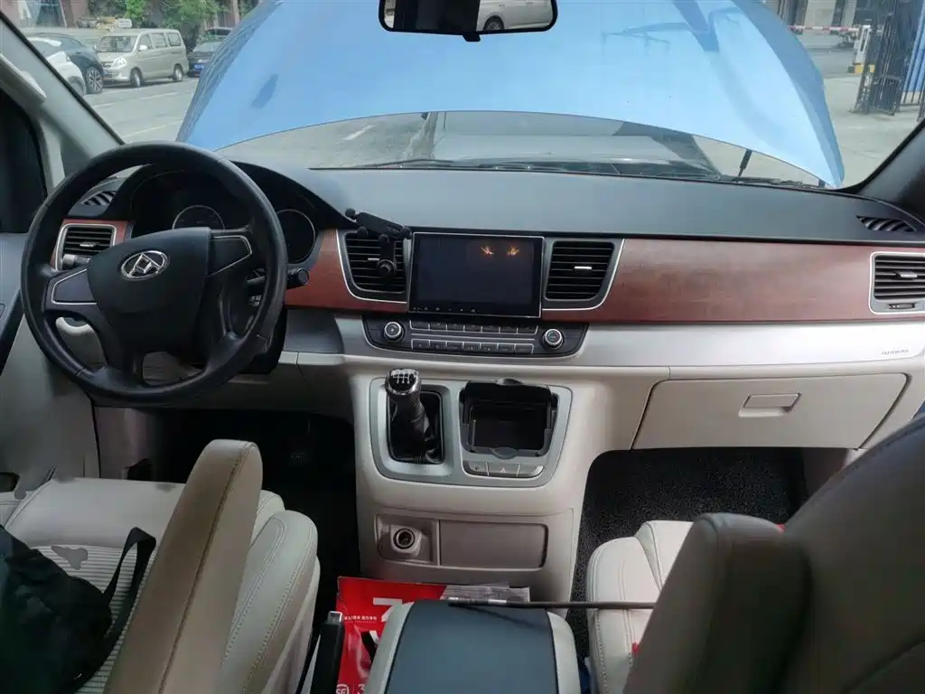 SAIC Maxus Maxus G10 2016 1.9T Manual Elite Edition Diesel China V фото 13