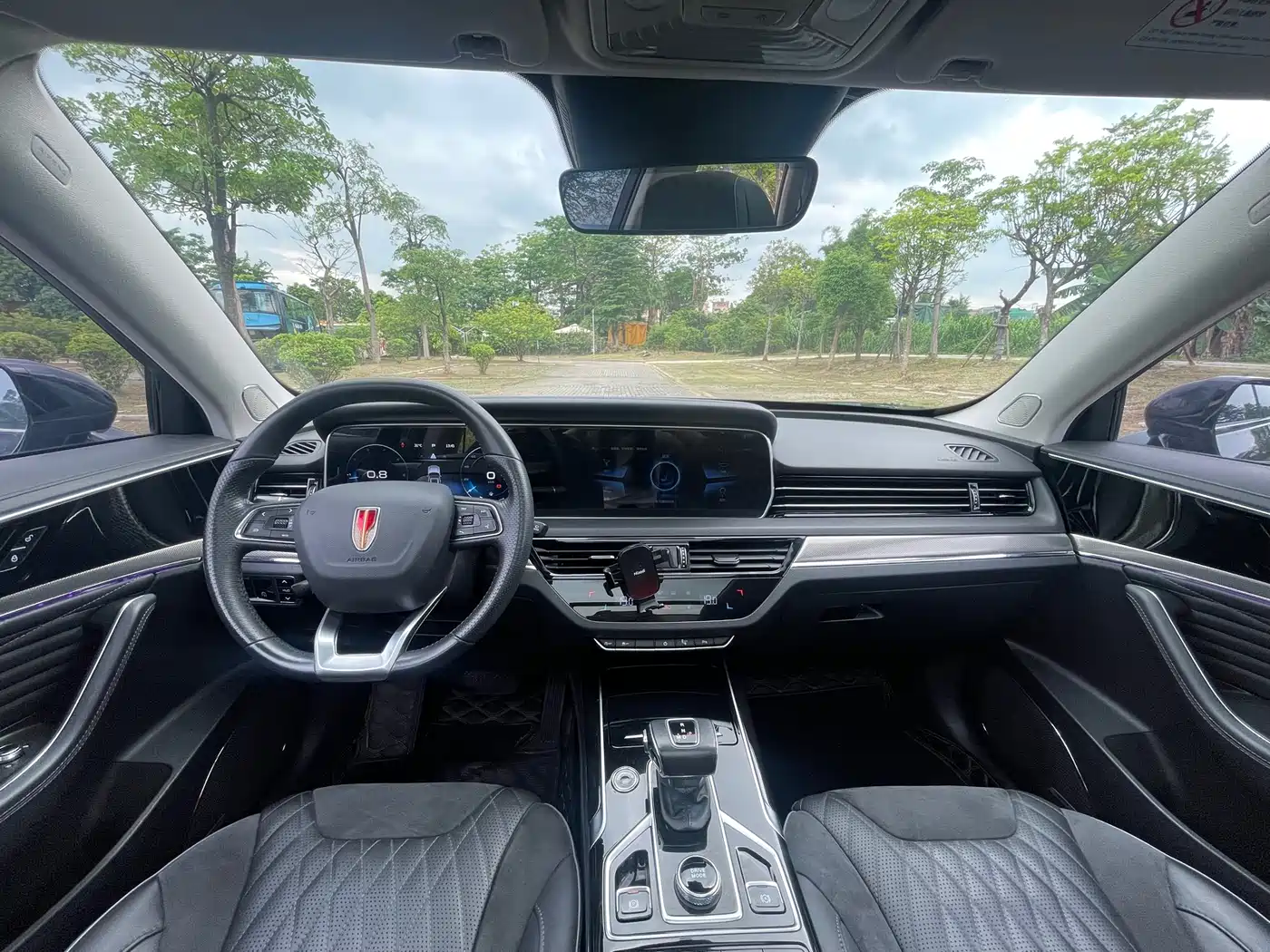 Hongqi HS5 2022 Facelift 2.0T Smart Flag Enjoyment Edition фото 5