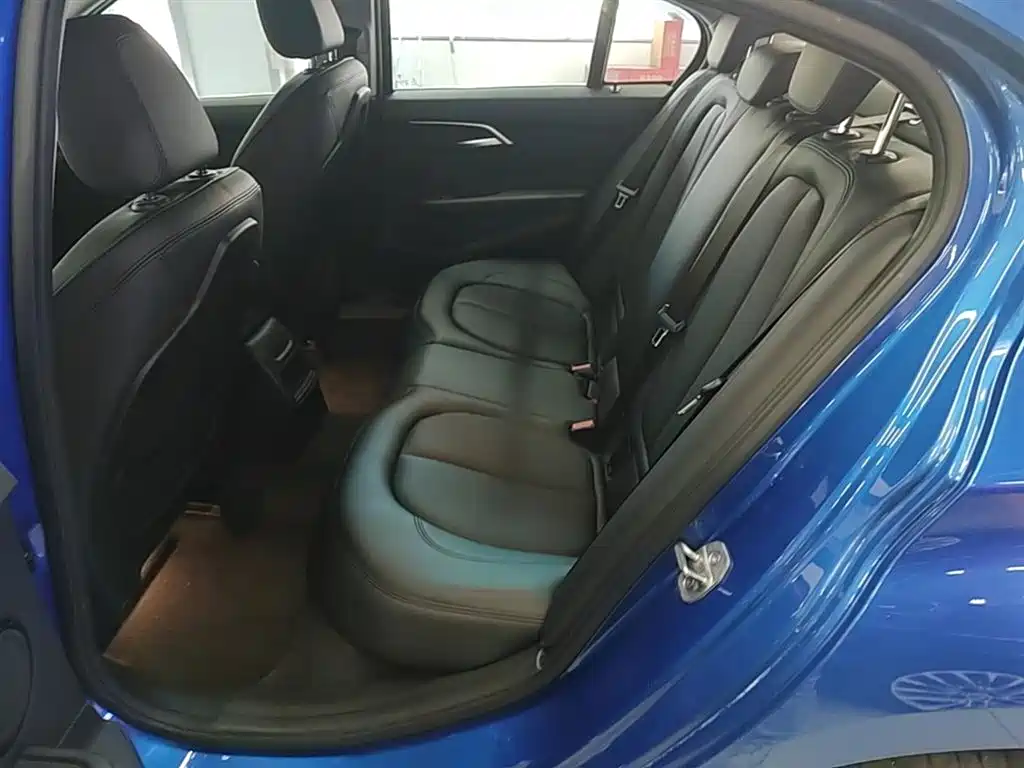 BMW 1 Series 2018 118i Sport Edition фото 17