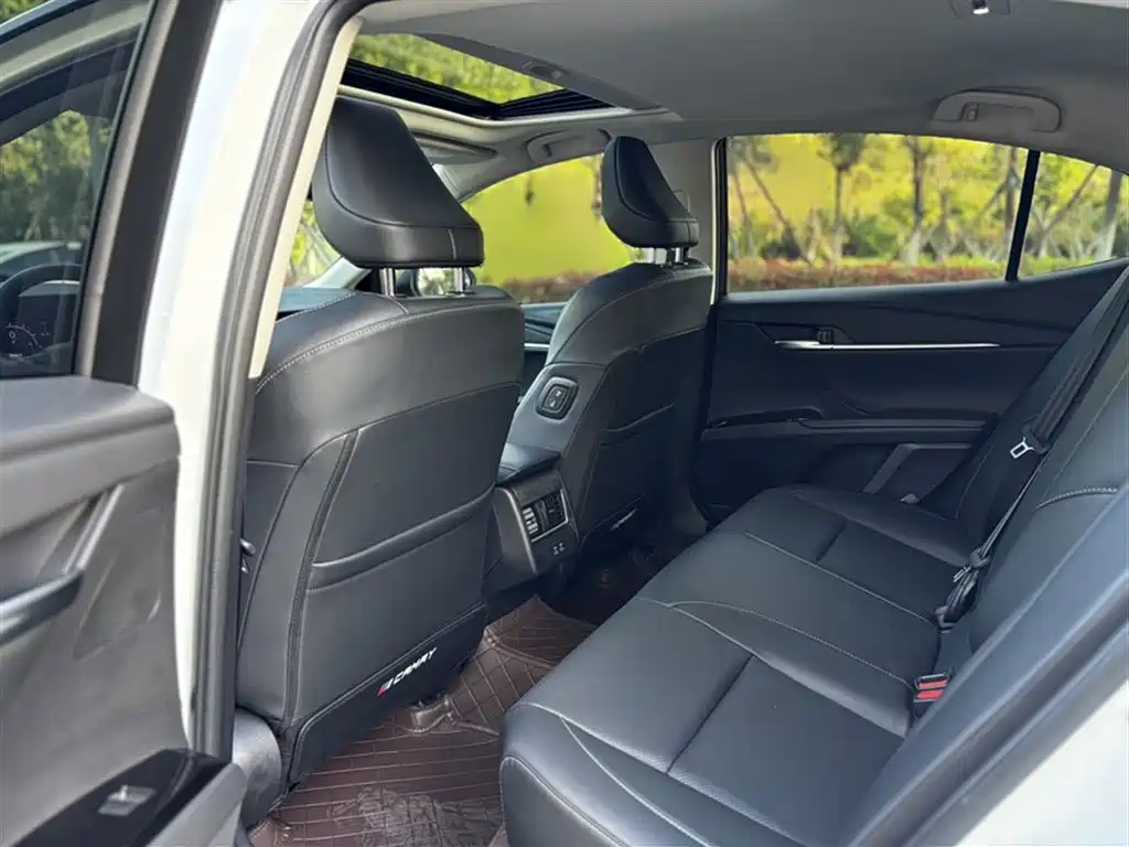Toyota Camry 2024 2.0GVP Luxury Edition фото 18