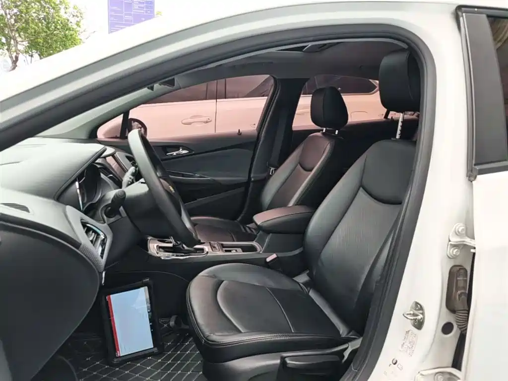 Chevrolet Cruze 2018 320 Automatic Pioneer Sunroof Edition фото 15