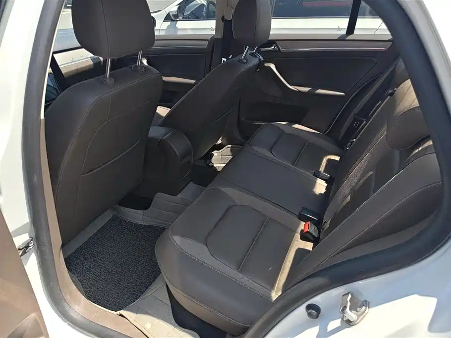Volkswagen Bora 2015 Quality Edition 1.6L Manual Fashion фото 11