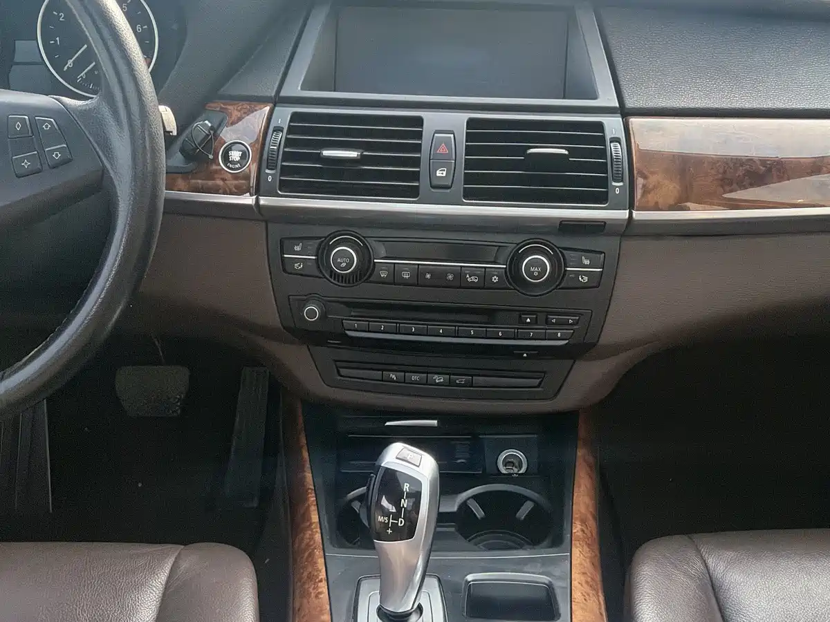 BMW X5 (Import) 2010 xDrive30i Luxury 10th Anniversary Edition фото 15