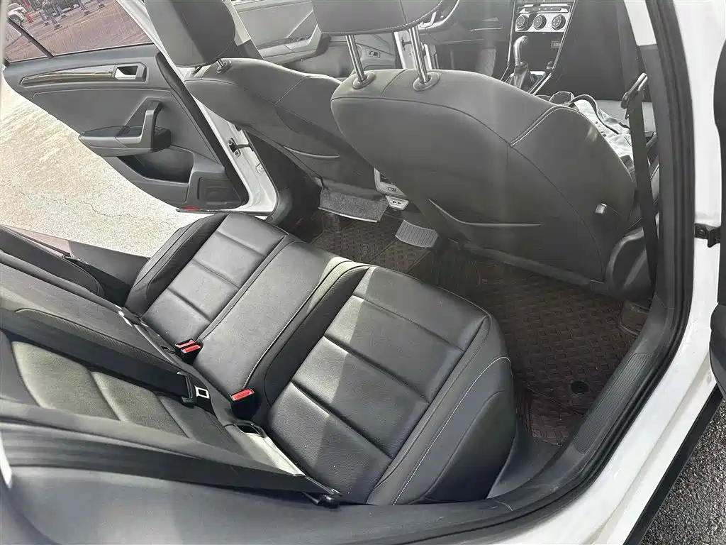 VOLKSWAGEN T ROC EXPLORING SONGS