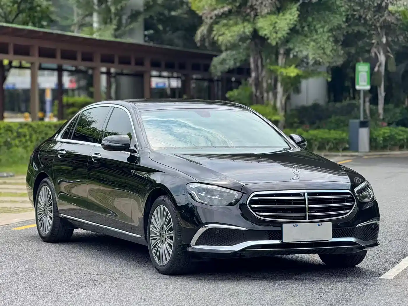 Mercedes-Benz E-Class 2023 E 300 L Luxury фото 2