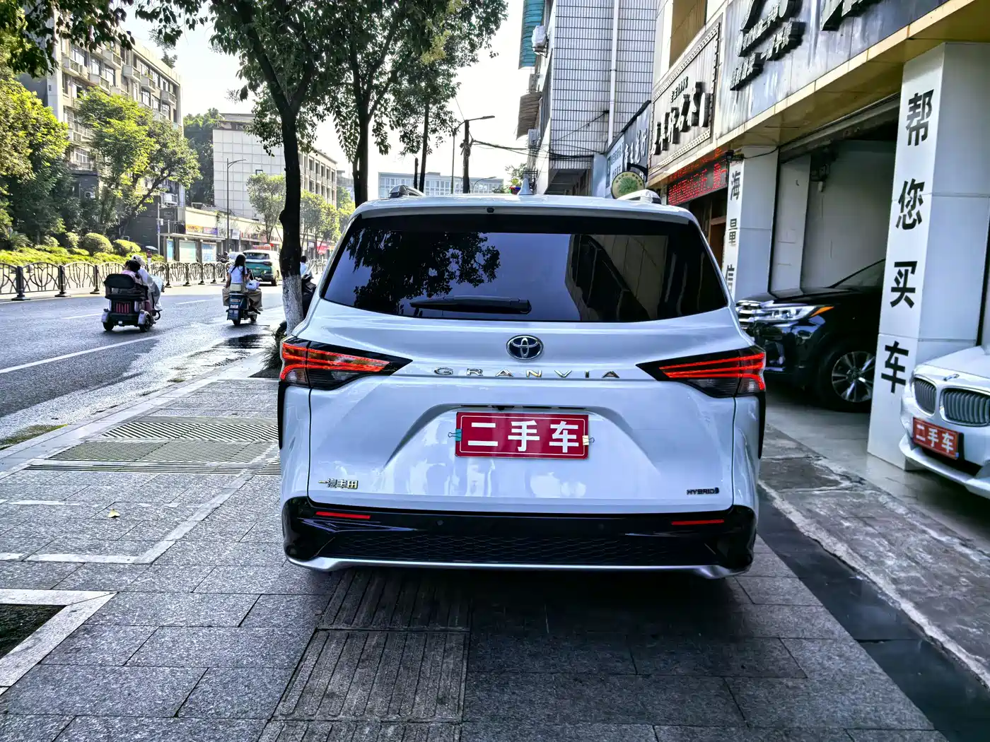 Toyota Granvia 2022 2.5L Hybrid Noble Edition фото 6