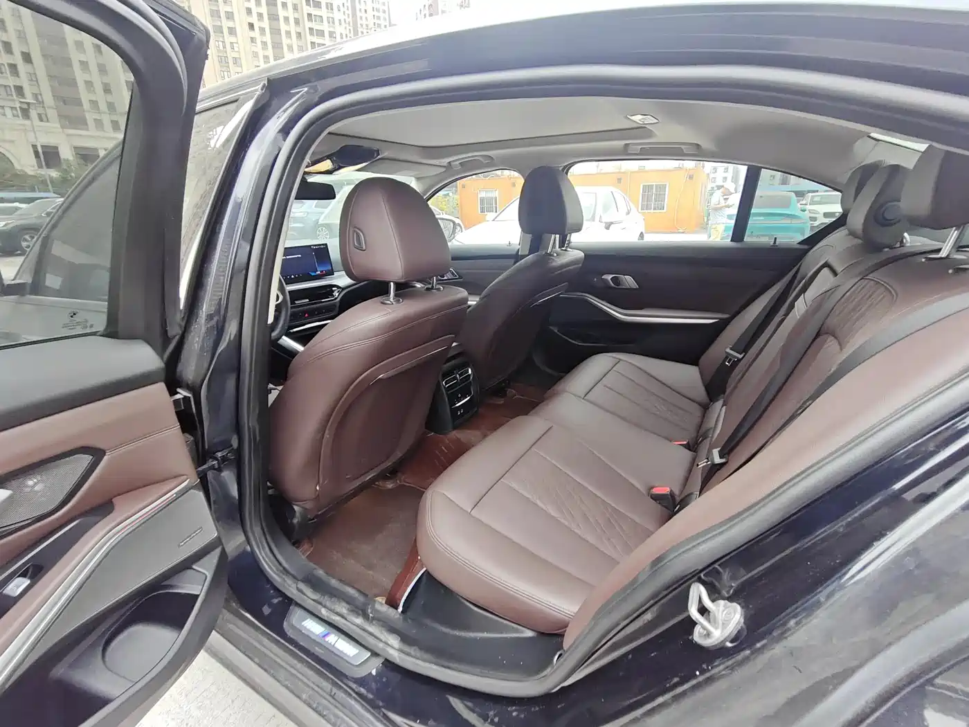 BMW 3 Series 2025 330Li M Sport Night Edition фото 5