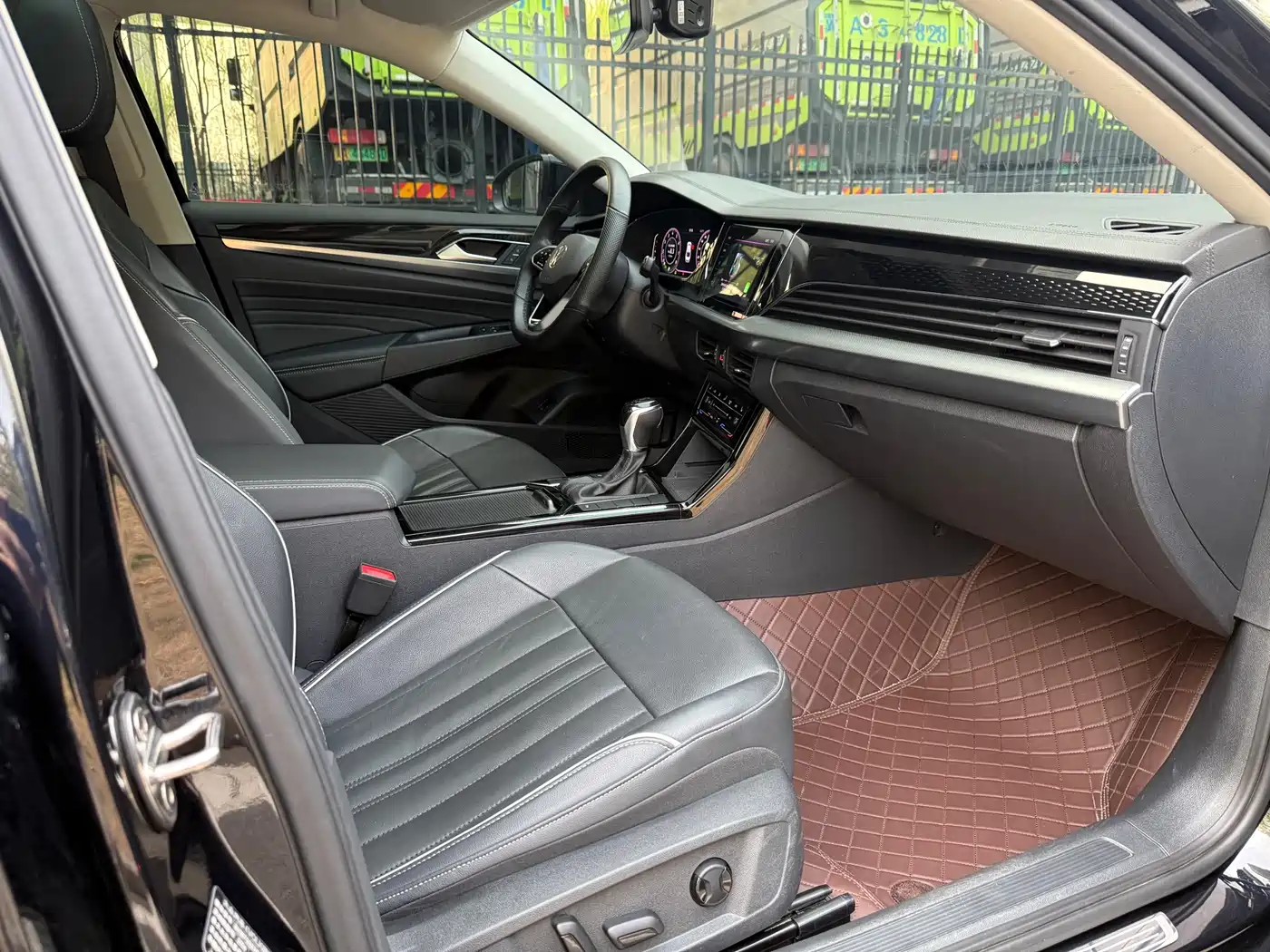 Volkswagen Passat 2023 Facelift 330TSI Starlight Elite Edition фото 8