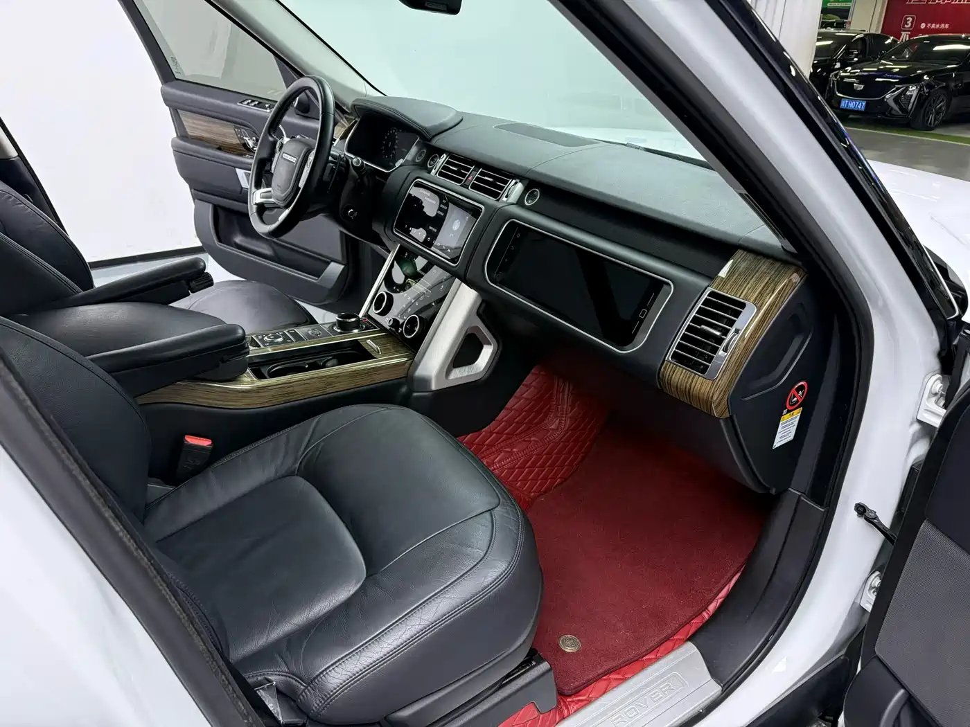 Land Rover Range Rover 2018 3.0 SC V6 Golden Age Edition фото 8