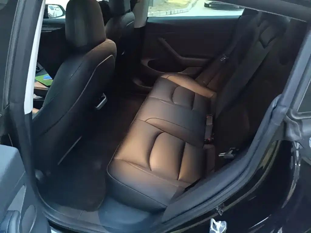 Фото 17 - Tesla Model 3