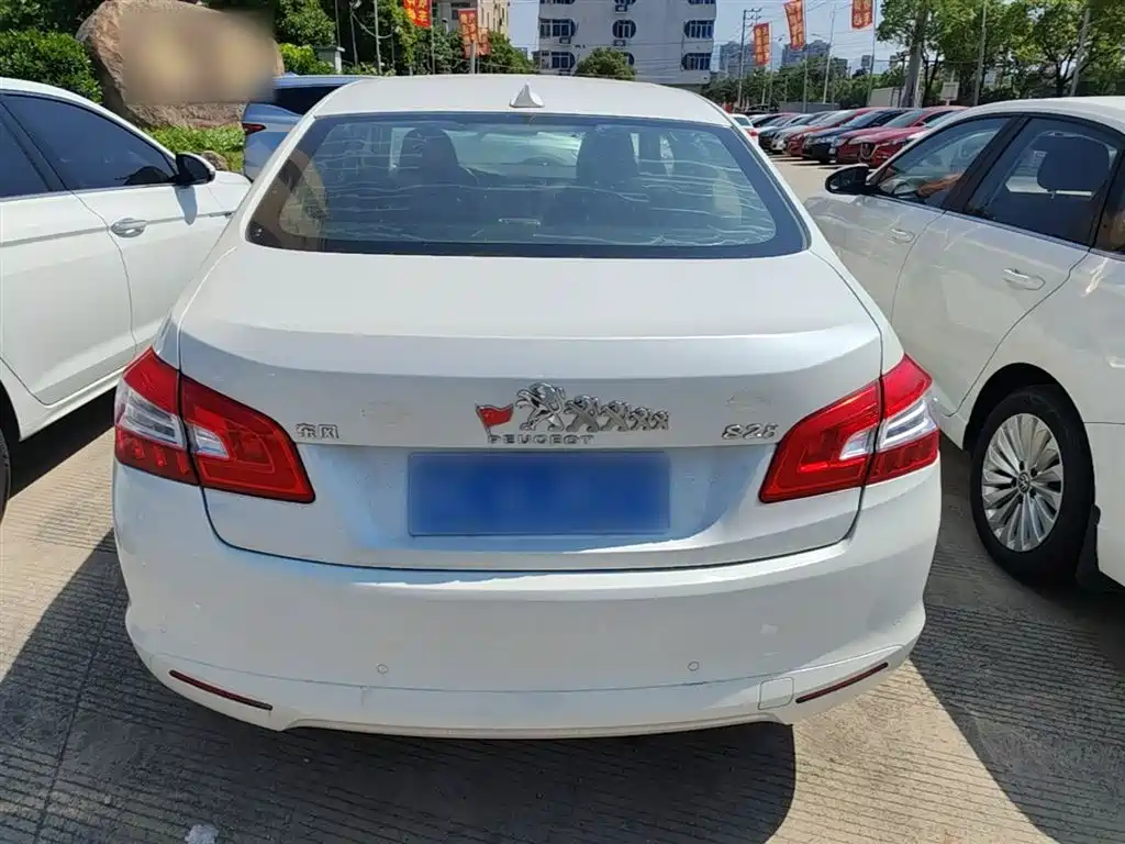 Peugeot 408 2015 Model 1.2T Automatic Luxury Edition фото 6