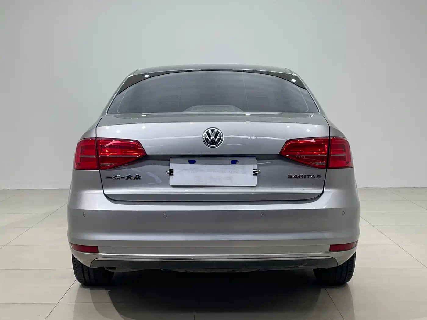 Volkswagen Sagitar 2015 1.6L Automatic Comfort фото 8