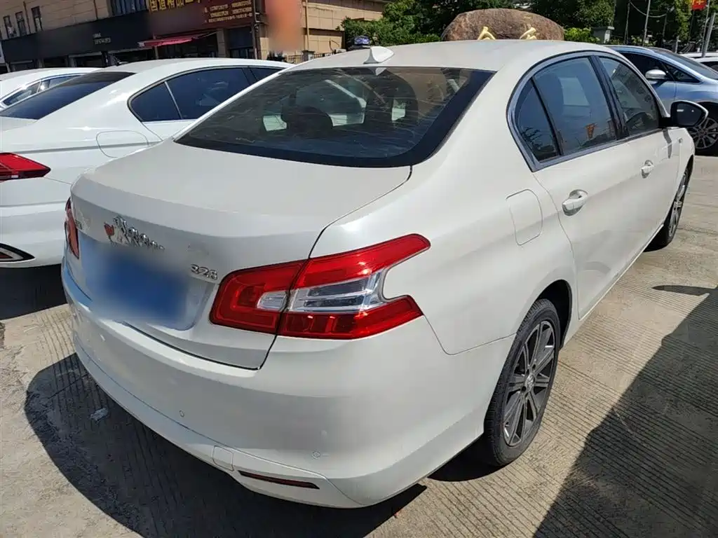 Peugeot 408 2015 Model 1.2T Automatic Luxury Edition фото 7