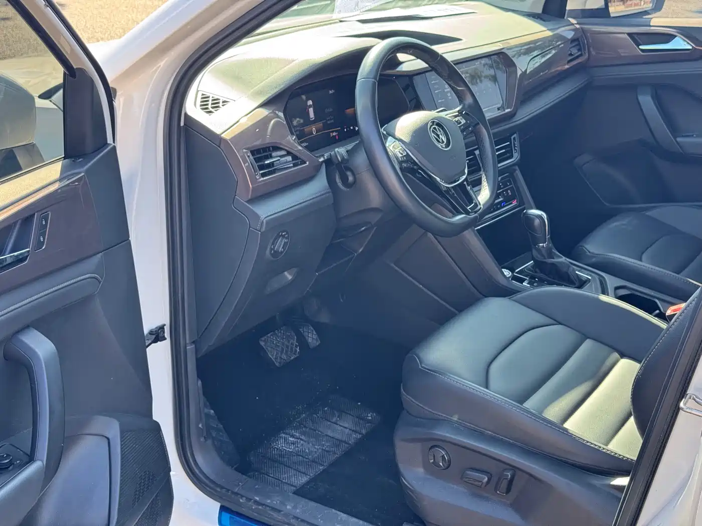 Volkswagen Tharu 2022 280TSI FWD Luxury Edition фото 9