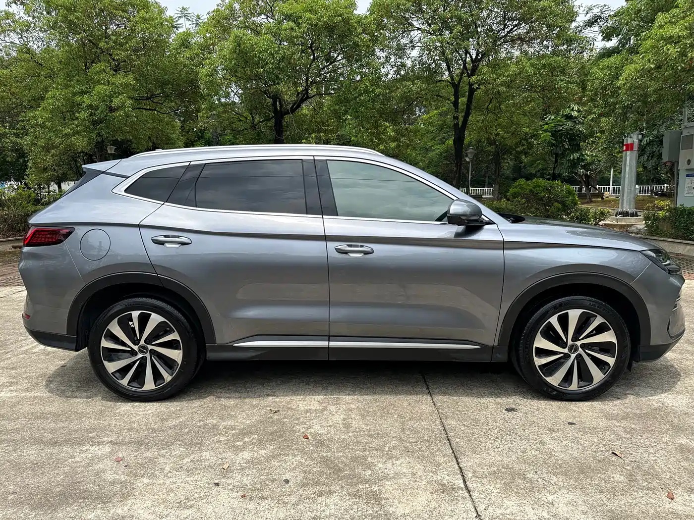 BYD Song PLUS PHEV 2024 Glory Edition DM-i 110km Flagship PLUS фото 18