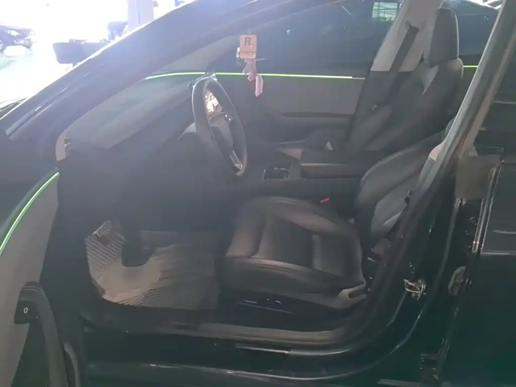 Фото 8 - Tesla Model 3